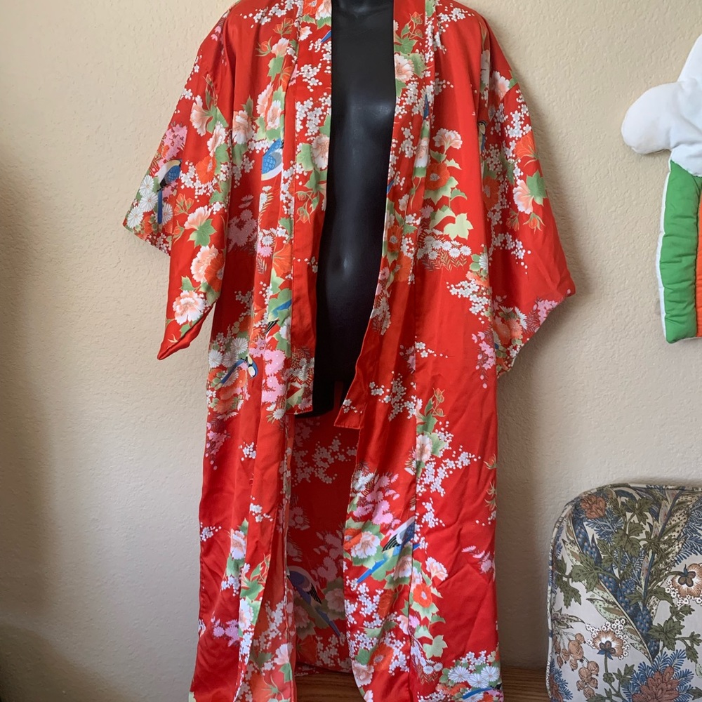 Beautiful vintage polyester kimono robe
